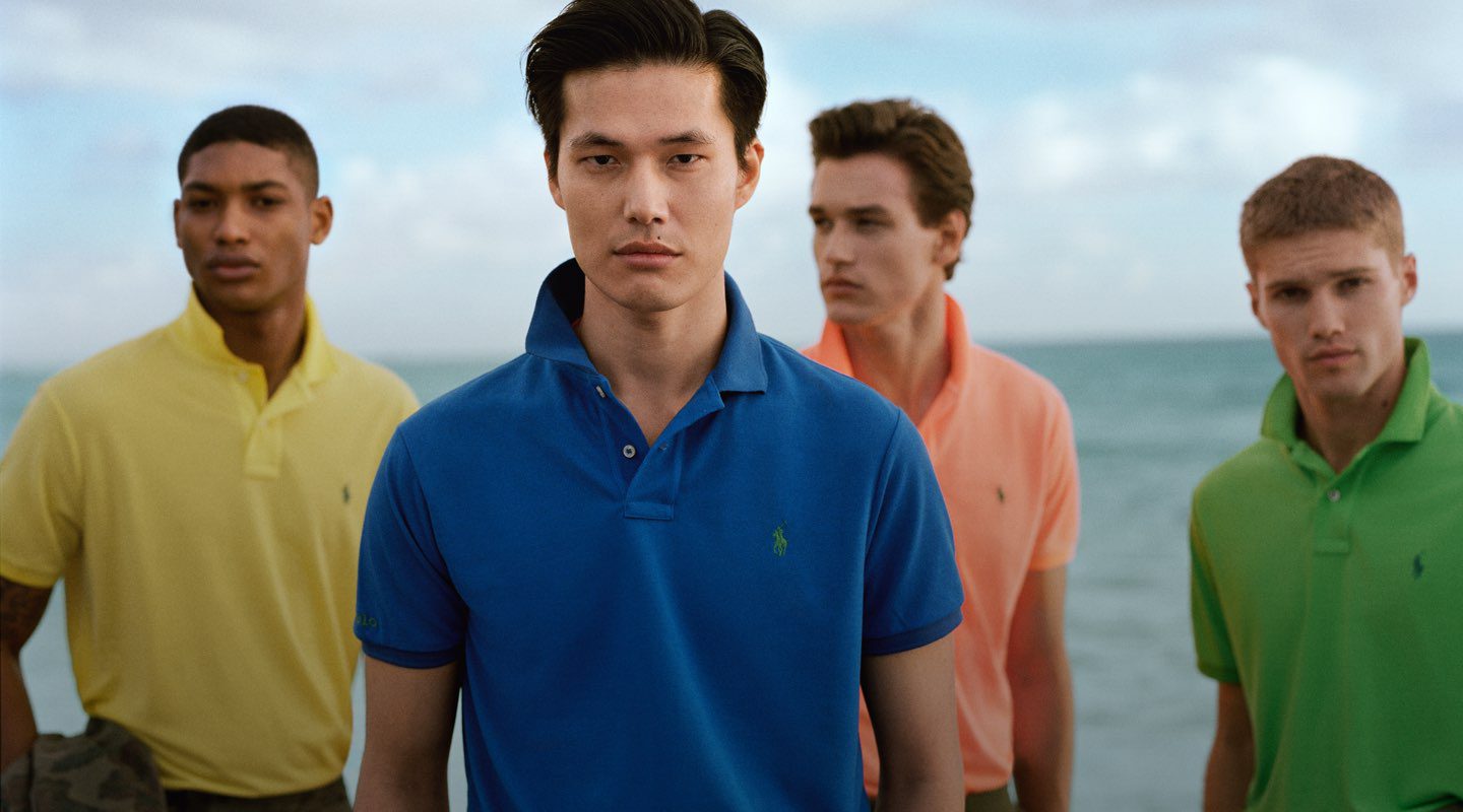 Jeunes hommes vêtus de polos Ralph Lauren, classique et intemporel