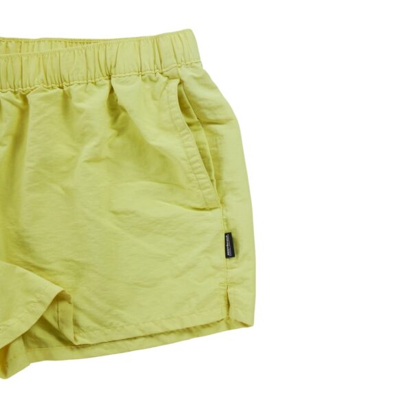 Short Femme  Barely Baggies Jaune – Image 3
